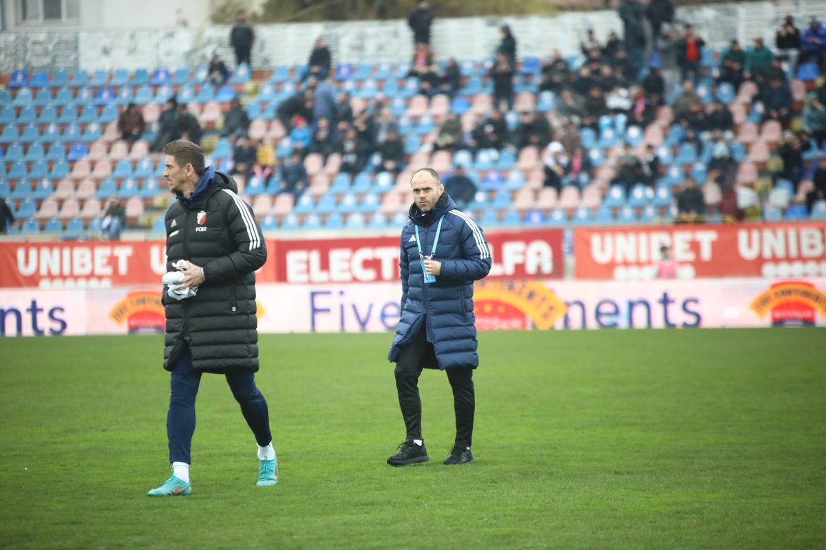 Scene incredibile în Superligă » A rupt banca de rezerve în momentul înlocuirii