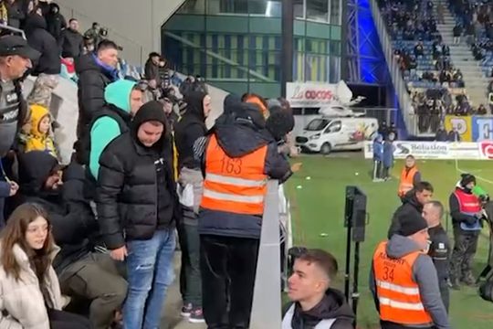 Universitatea Craiova s-a impus în deplasarea cu Petrolul, scor 3-2, într-un meci cu multe decizii controversate și intervenții din camera VAR.
