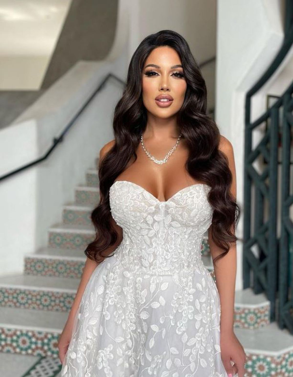 Iubita unui jucător de baschet a venit la meci îmbrăcată ca la club