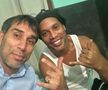 Ronaldinho (dreapta) și Nelson Cuevas (stânga) în închisoarea din Paraguay // sursă foto: twitter