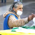 Sunt clipe grele în întreaga lume. Aici, o altă bătrânică, din Santiago de Chile, foto: Guliver/gettyimages