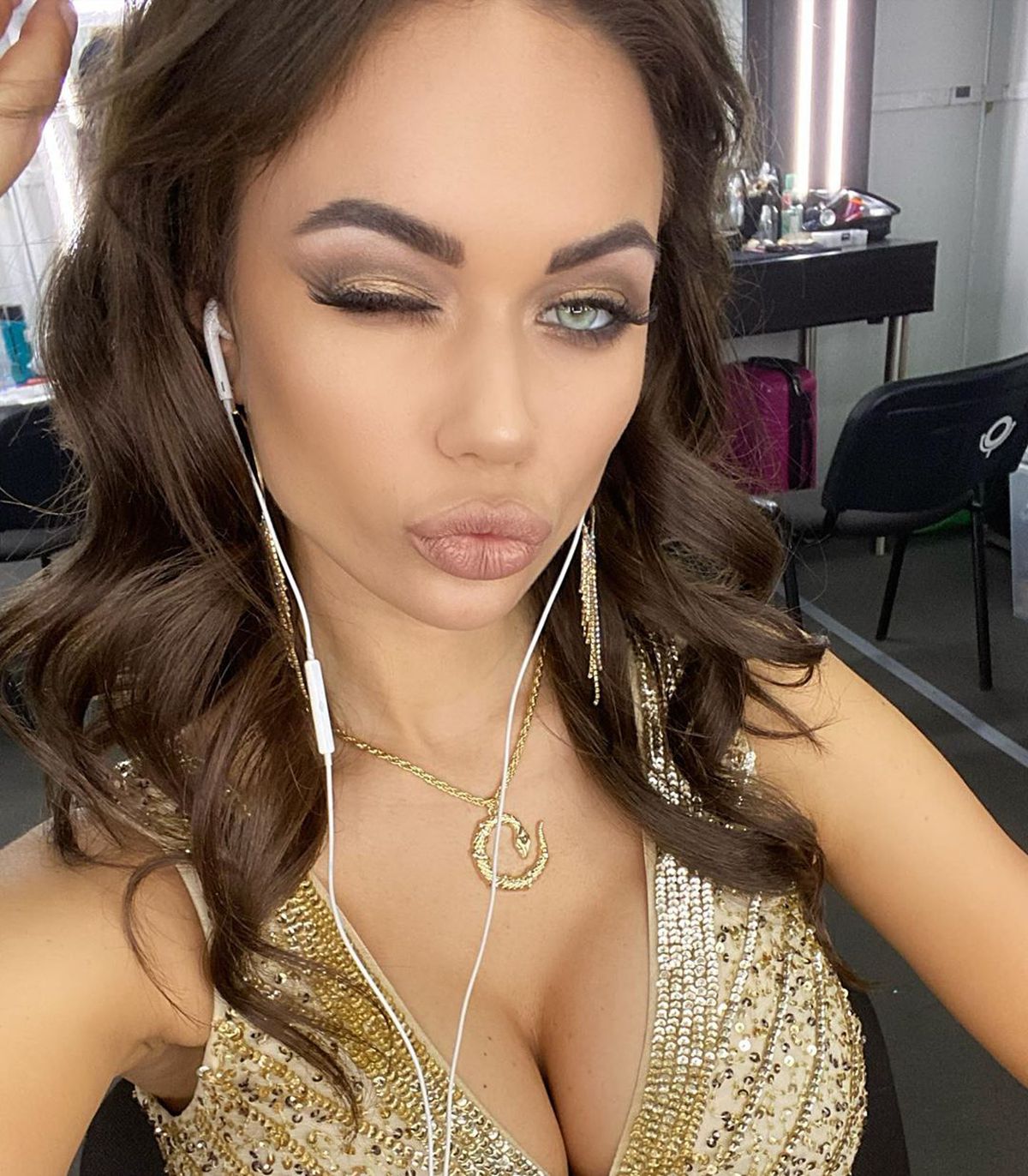 O actriță din Rusia a demonstrat cum poți fi sexy purtând doar hârtie igienică :) » Imagini senzaționale cu focoasa rusoaică