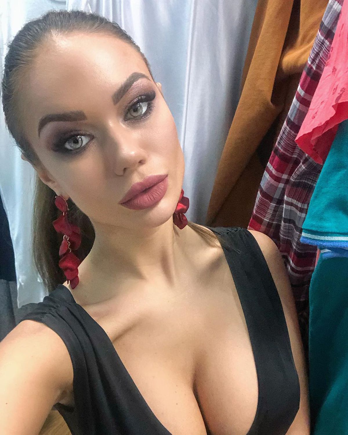 O actriță din Rusia a demonstrat cum poți fi sexy purtând doar hârtie igienică :) » Imagini senzaționale cu focoasa rusoaică