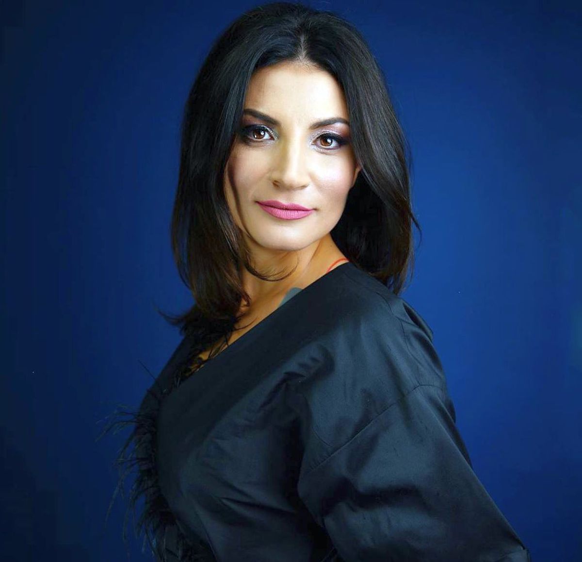 GALERIE FOTO Vă mai aduceți aminte de Ioana Ginghină? Sexy-bruneta din telenovelele românești se distrează din plin, la 42 de ani