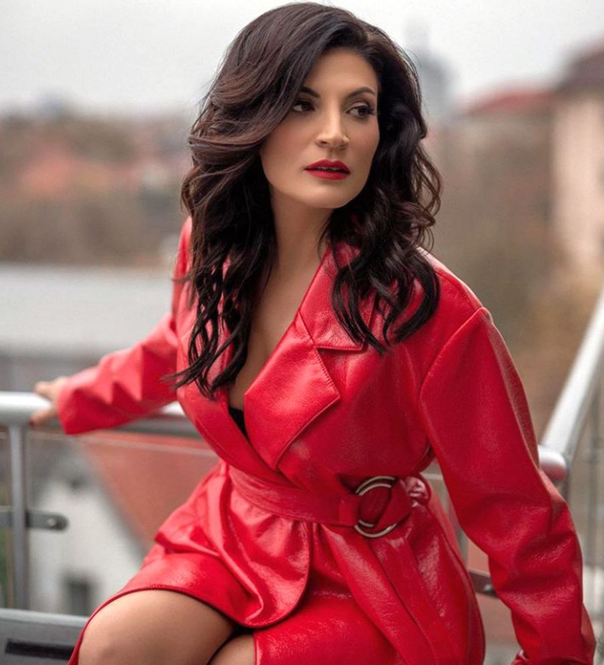 GALERIE FOTO Vă mai aduceți aminte de Ioana Ginghină? Sexy-bruneta din telenovelele românești se distrează din plin, la 42 de ani