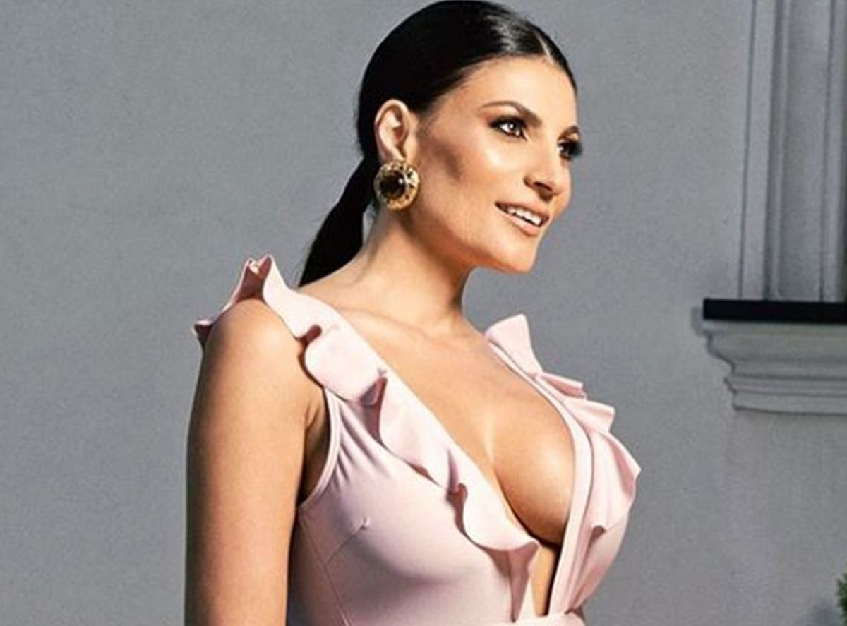 GALERIE FOTO Vă mai aduceți aminte de Ioana Ginghină? Sexy-bruneta din telenovelele românești se distrează din plin, la 42 de ani