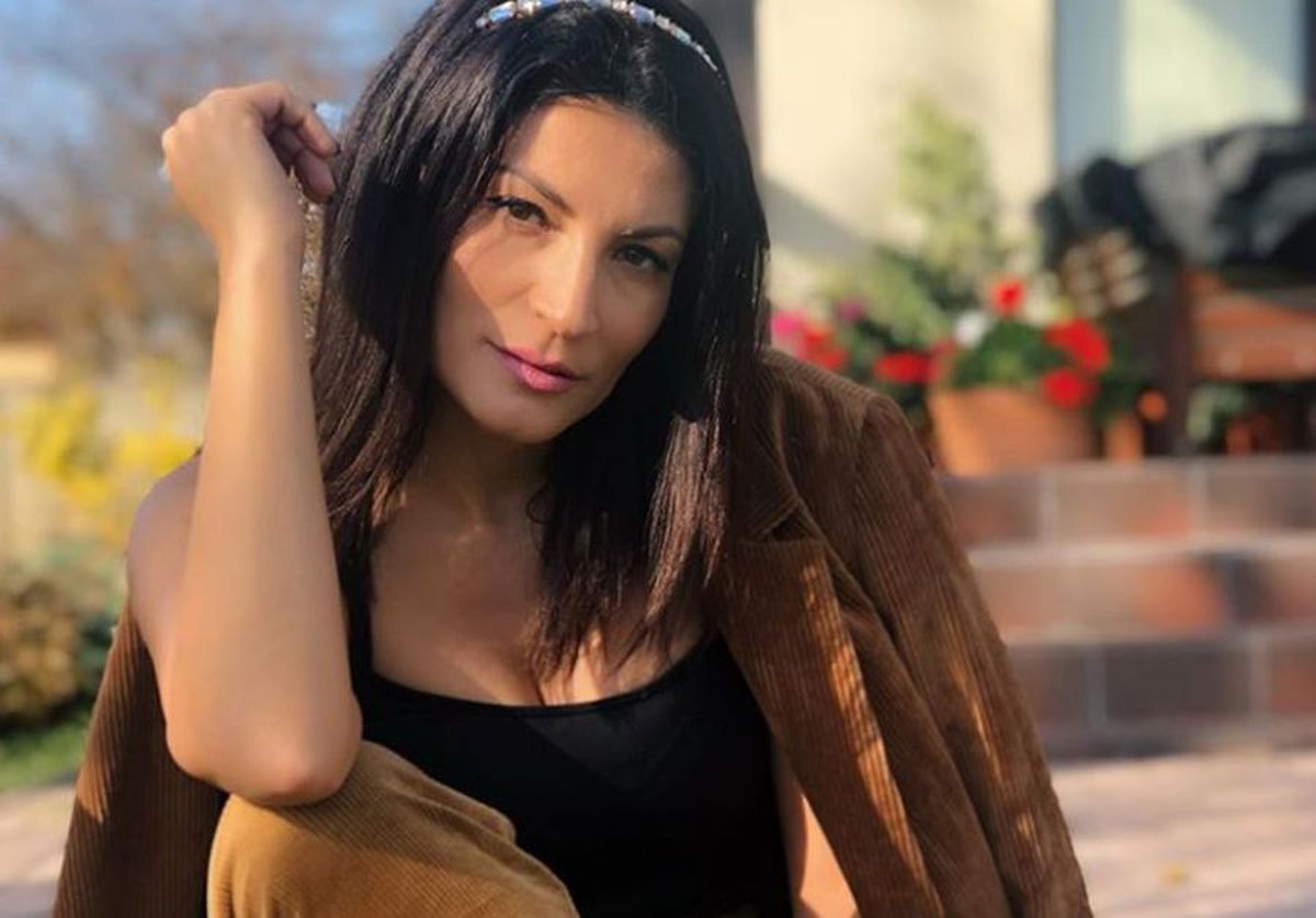 GALERIE FOTO Vă mai aduceți aminte de Ioana Ginghină? Sexy-bruneta din telenovelele românești se distrează din plin, la 42 de ani