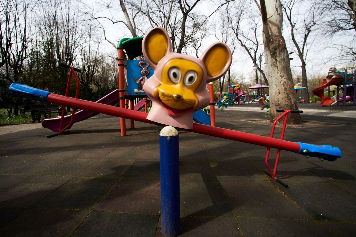 Imagini din parcurile bucureștene după ce au fost închise