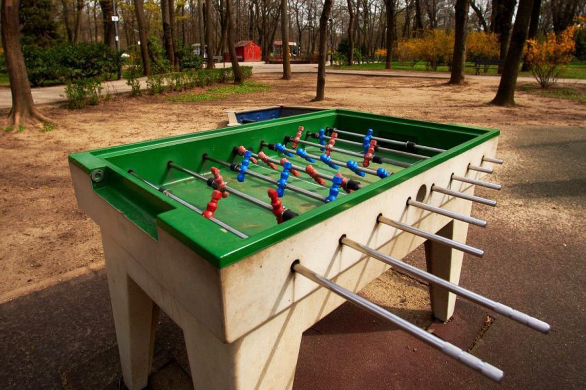 CORONVIRUS. Colorate, dar dezolante. Cum arată locurile de joacă la ora la care, într-o duminică însorită, erau invadate de copii