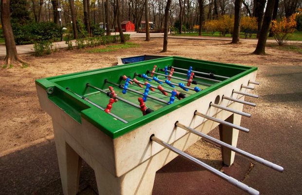 CORONVIRUS. Colorate, dar dezolante. Cum arată locurile de joacă la ora la care, într-o duminică însorită, erau invadate de copii