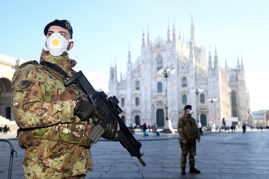 Locuri care erau pline cu turiști au fost pustiite și au devenit obiective apărate cu arme