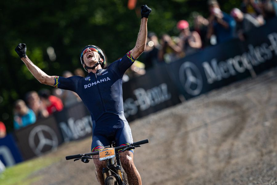 Vlad Dascălu a cucerit medalia de aur la Cm U23 în 2019 FOTO FR Ciclism Vlad Dascălu a cucerit medalia de aur la Cm U23 în 2019 FOTO FR Ciclism