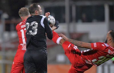 Grevă în Liga 1?! Jucătorii amenință că nu se mai antrenează de mâine, iar antrenorul cere transferuri ca să mai stea