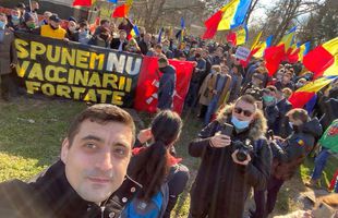 Suporterii lui Dinamo și-au anunțat prezența la protestul de la Universitate. George Simion: „Azi ne luăm țara înapoi!”