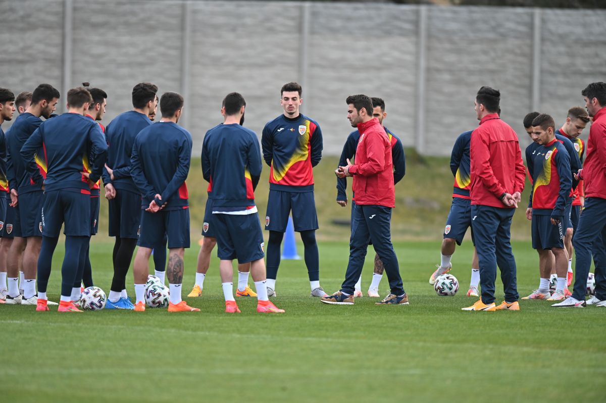Imagini de la antrenamentul oficial al României U21 » 3 jucători, băgați în „ședință” de Adrian Mutu