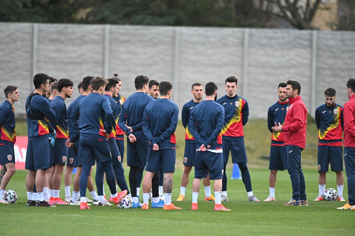 Imagini de la antrenamentul oficial al României U21 » 3 jucători, băgați în „ședință” de Adrian Mutu