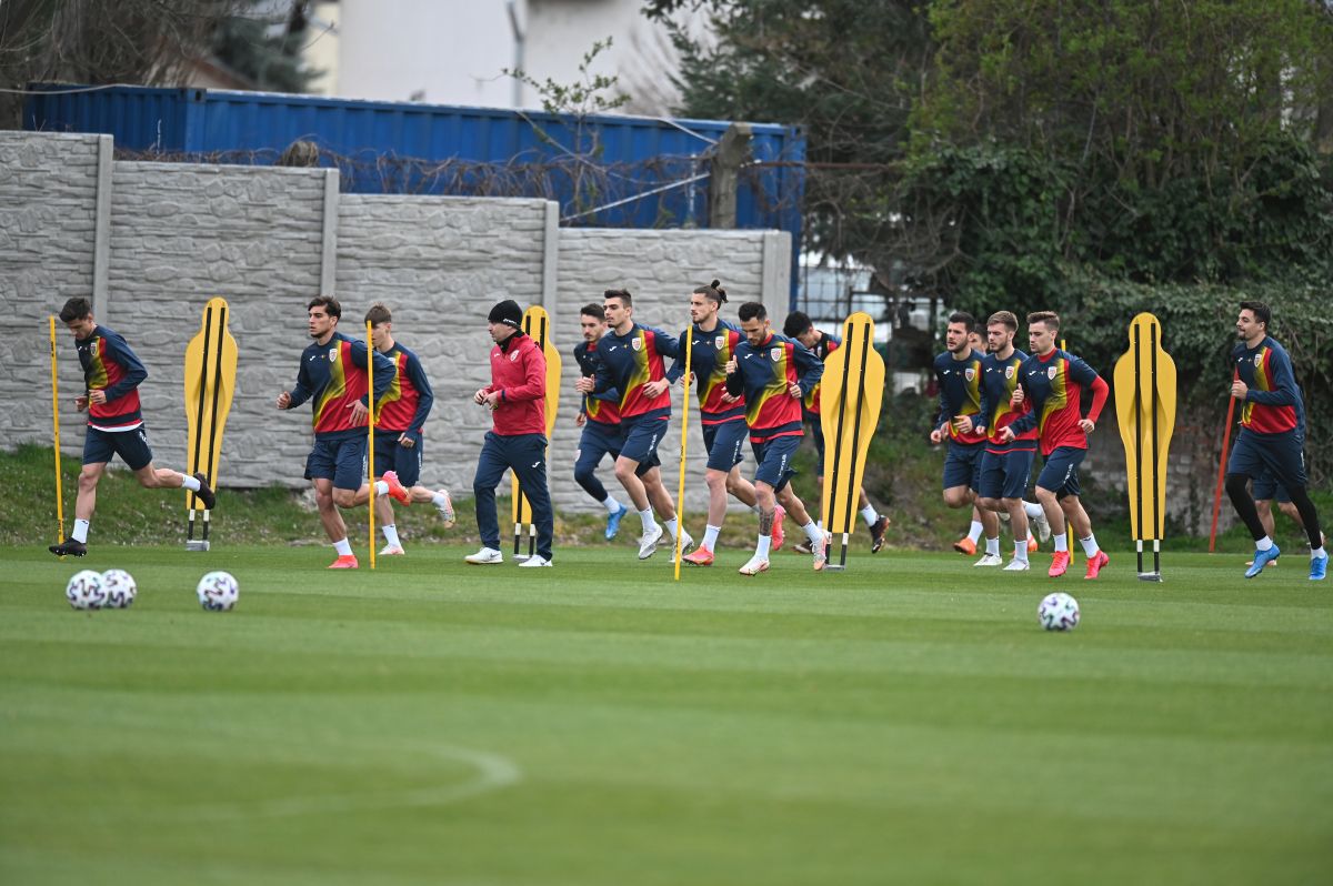 Imagini de la antrenamentul oficial al României U21 » 3 jucători, băgați în „ședință” de Adrian Mutu