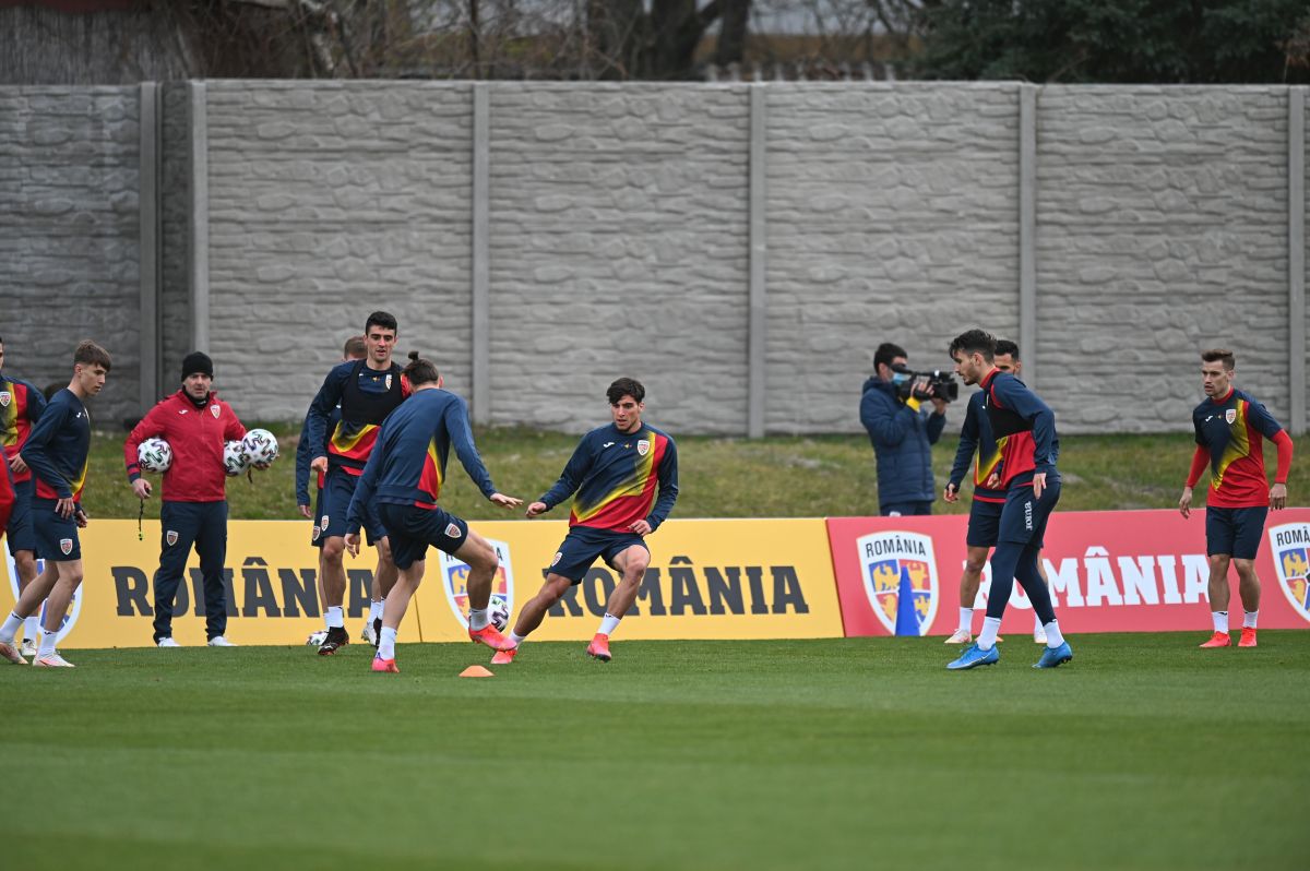 Imagini de la antrenamentul oficial al României U21 » 3 jucători, băgați în „ședință” de Adrian Mutu