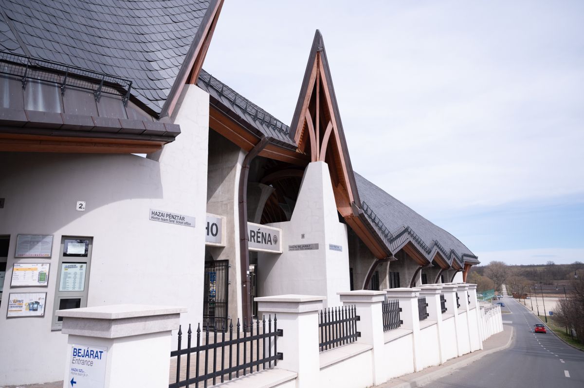 „Tricolorii”, în fieful lui Viktor Orban » Israel - România se dispută într-un sat în care prim-ministrul maghiar a investit zeci de milioane de euro