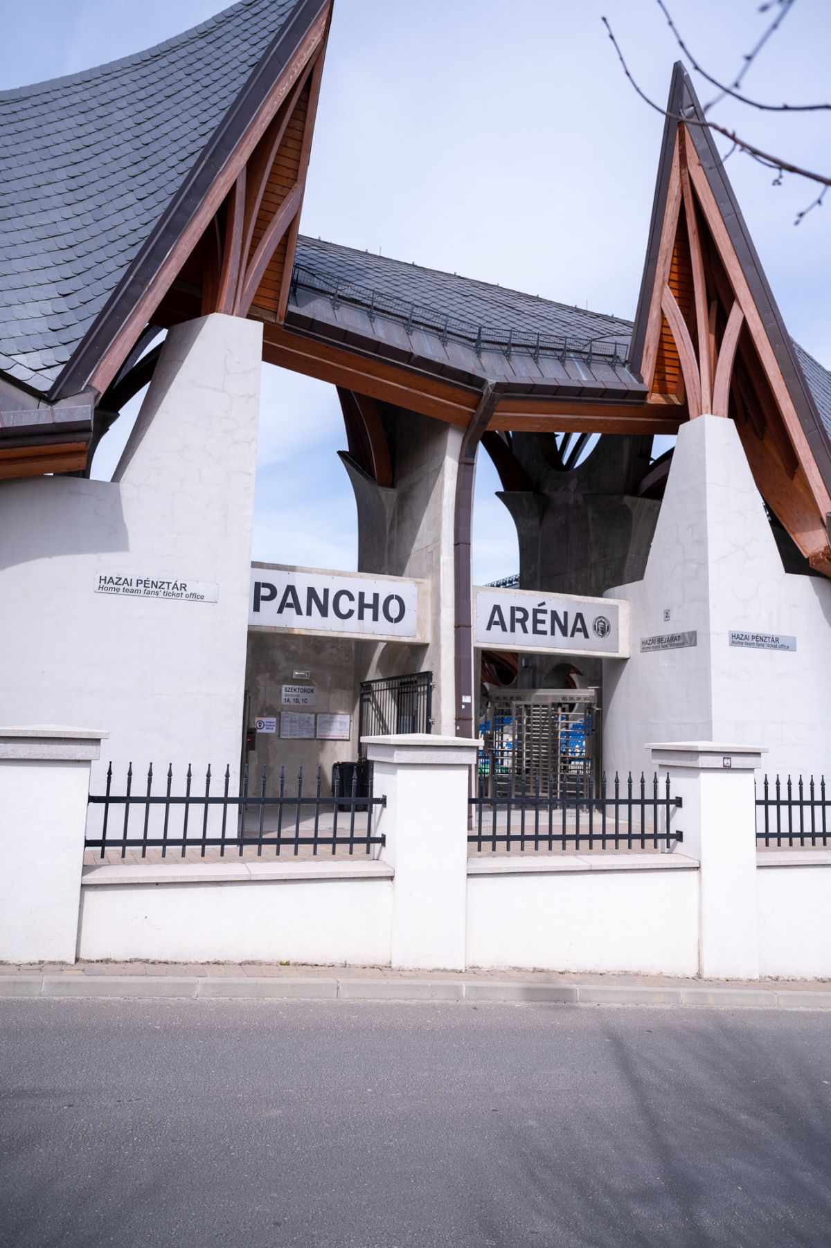 Imagini FABULOASE de la Felcsut, casa Academiei Puskas