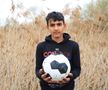 Povestea lui Gigel Enache, băiatul de 14 ani care s-a născut şi a crescut în Delta Văcăreşti, i-a emoţionat pe cititorii Gazetei, care au donat 8.250 de lei pentru a-l ajuta pe micuţul fotbalist.