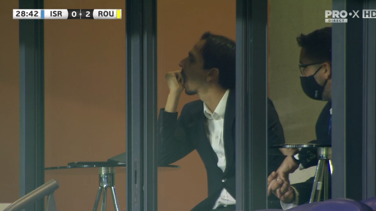 Știm cum e :)) Ce făcea Benayoun în lojă, la 2-0 pentru România