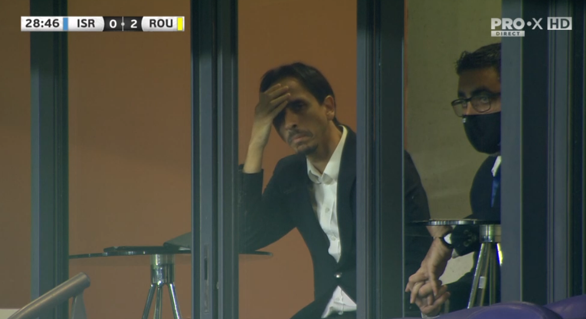 Știm cum e :)) Ce făcea Benayoun în lojă, la 2-0 pentru România
