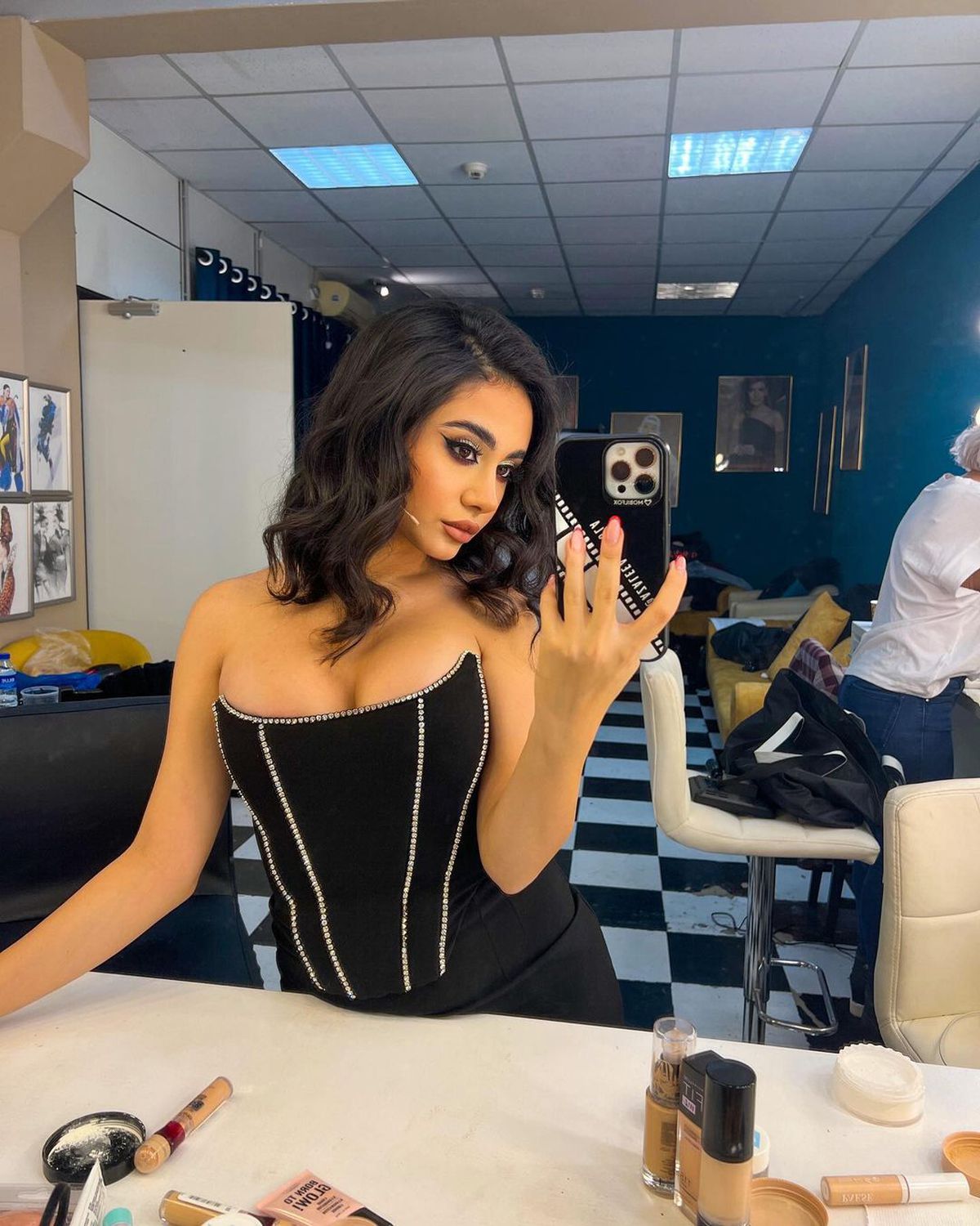 Cea mai hot prezență la România - Belarus » Actrița care a atras toate privirile