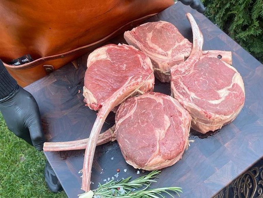 Românii sunt pasionați de fotbal și de grătare - carnea de vită Karpaten Premium Angus perfectă pentru amândouă