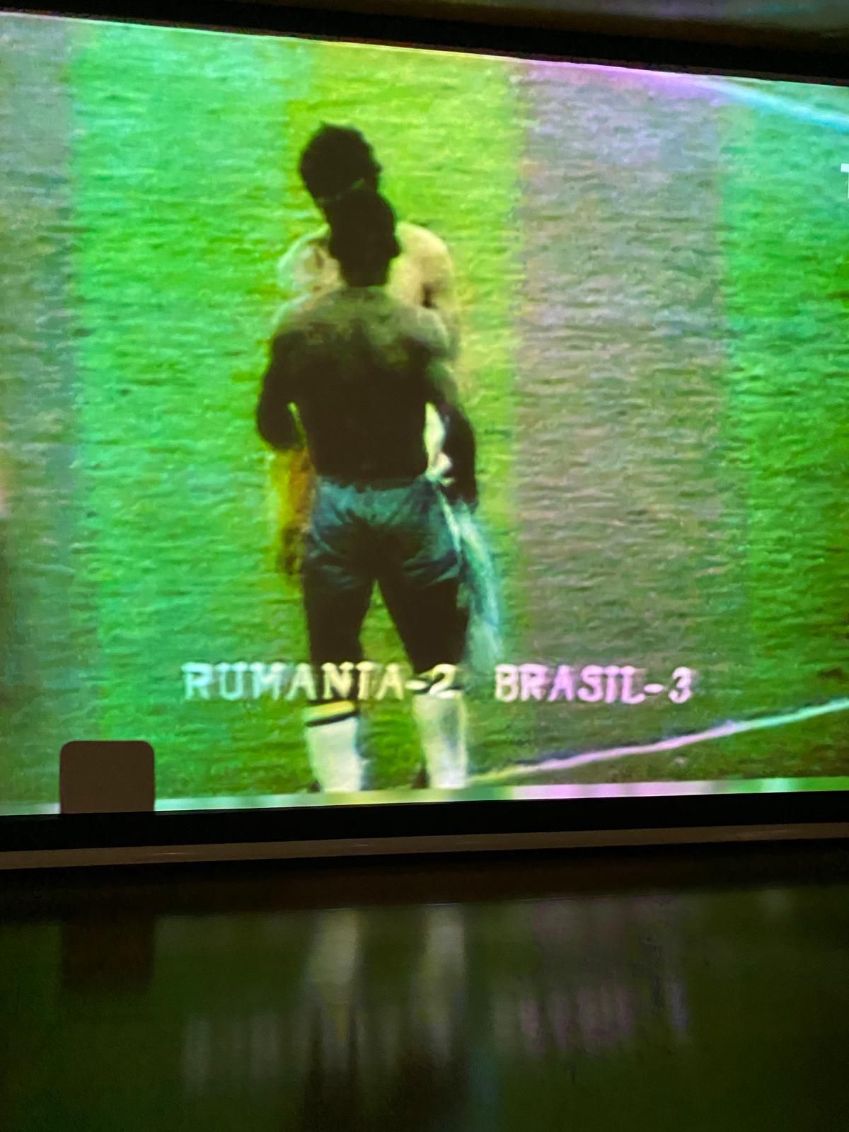 Schimb de tricouri Mircea Lucescu - Pele