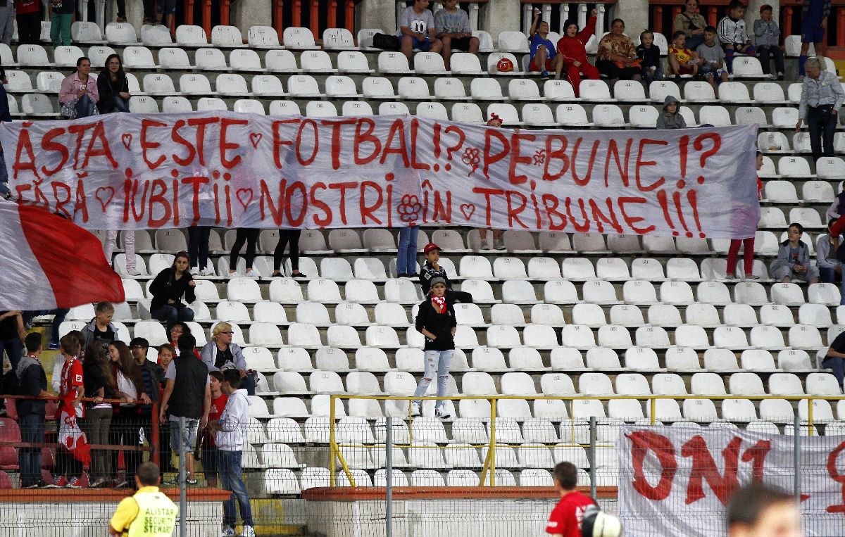 Pyro, bannere și injurii la adresa Stelei » Ce s-a întâmplat când Dinamo a jucat cu femei și copii în tribune: imagini din arhiva GSP
