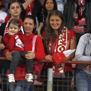 Ziua în care Dinamo a jucat cu femei și copii în tribune / Sursă foto: Arhivă Gazeta Sporturilor