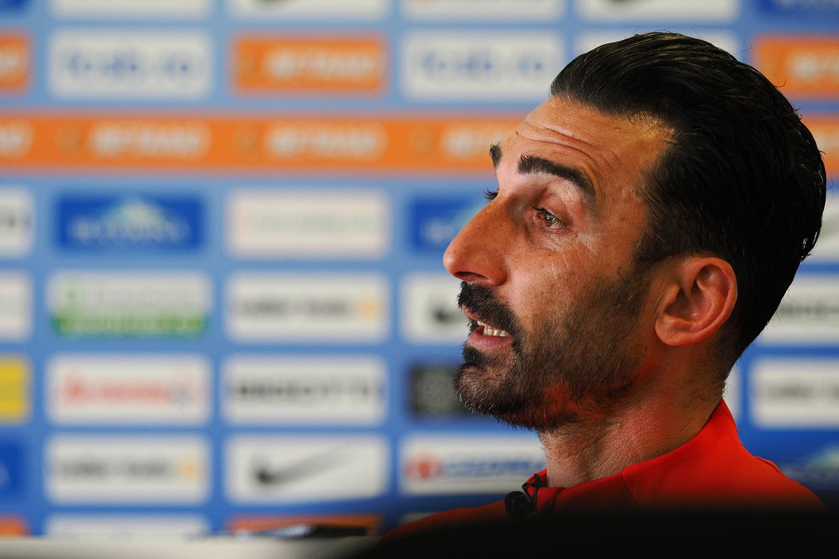 Charalambous încă nu a semnat prelungirea cu FCSB: „Am lăsat totul în seama impresarului!” » Unde și-ar dori să antreneze: „Sunt interesat de o astfel de oportunitate”