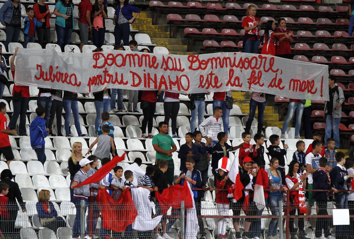 Pyro, bannere și injurii la adresa Stelei » Ce s-a întâmplat când Dinamo a jucat cu femei și copii în tribune: imagini din arhiva GSP