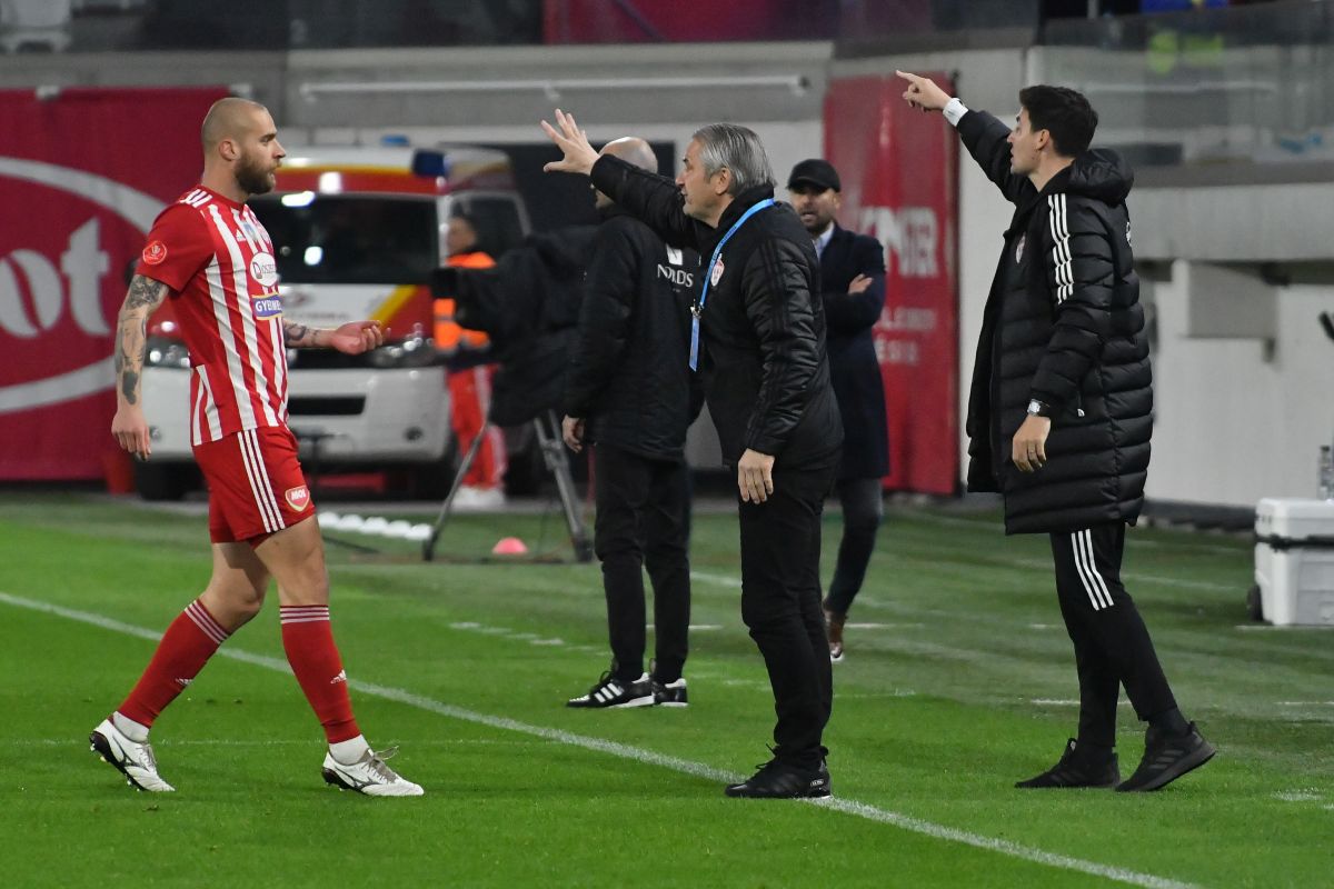 Mihai Rotaru, pus pe glume înainte de Universitatea Craiova - Rapid: „Nici nu știau ce vor! Domnul Șucu cerea experiență VIP. Îi aducem și mobilă de la Ikea”