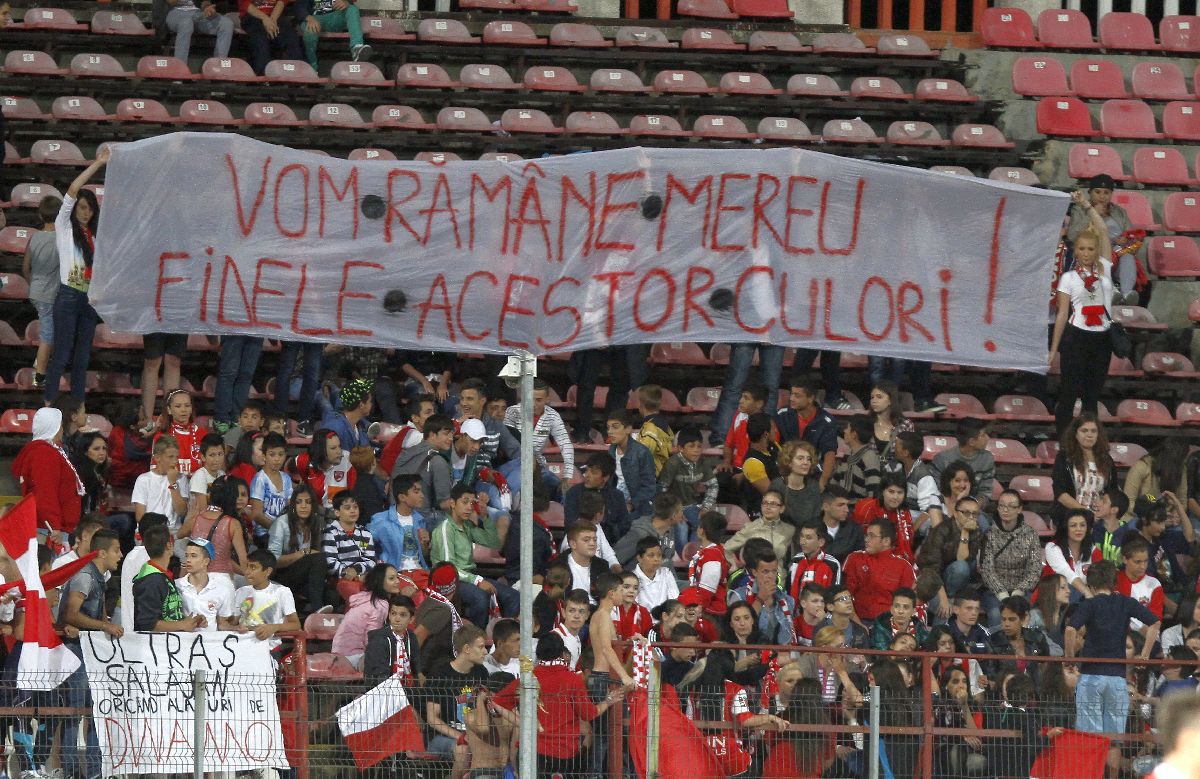Pyro, bannere și injurii la adresa Stelei » Ce s-a întâmplat când Dinamo a jucat cu femei și copii în tribune: imagini din arhiva GSP