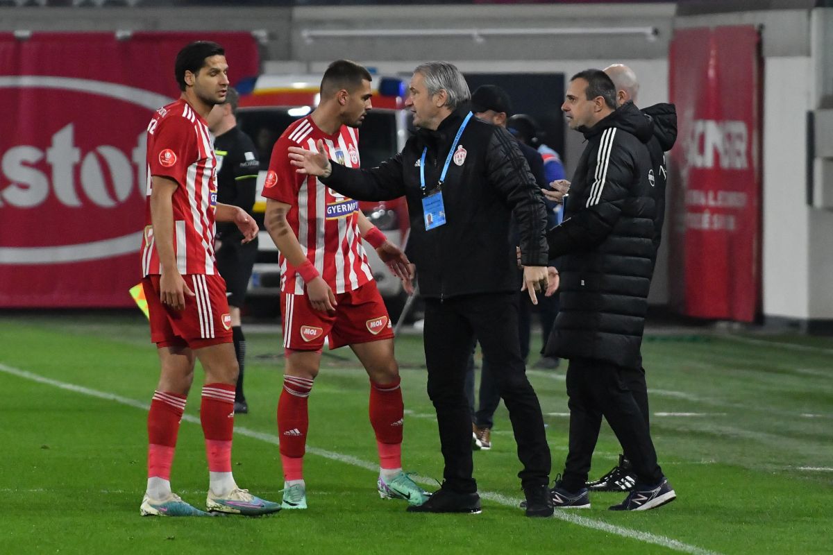 Mihai Rotaru, pus pe glume înainte de Universitatea Craiova - Rapid: „Nici nu știau ce vor! Domnul Șucu cerea experiență VIP. Îi aducem și mobilă de la Ikea”