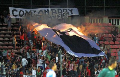 Pyro, bannere și injurii la adresa Stelei » Ce s-a întâmplat când Dinamo a jucat cu femei și copii în tribune: imagini din arhiva GSP