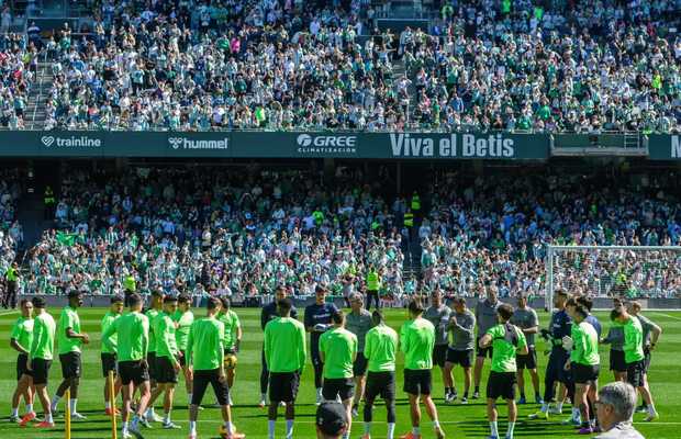 Peste 30.000 de spectatori la ultimul antrenament al lui Betis Sevilla, cu o zi înainte de derby-ul cu rivala din oraș