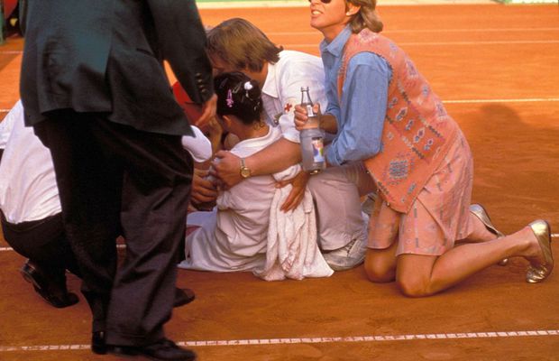 A fost înjunghiată pe teren, a căzut în depresie, a căutat refugiu în „munți” de chipsuri » Povestea colosală a copilului-minune care a scris istorie în tenis: „Încet și trist m-am împăcat cu viața”