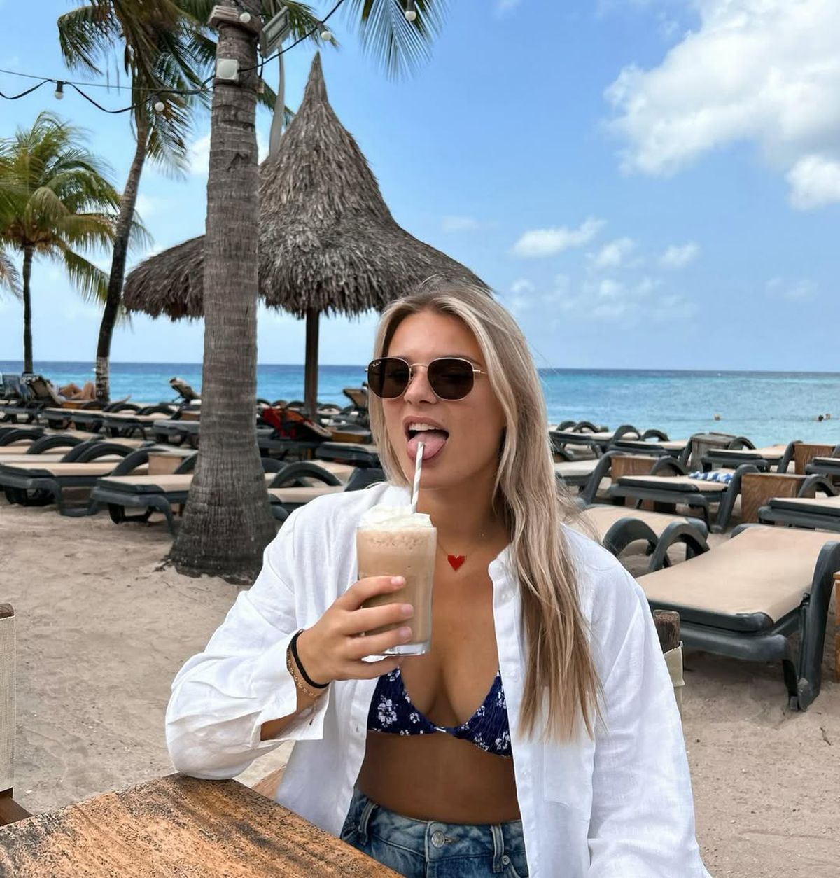 Sexy și irezistibilă! Fiica antrenorului încinge Instagramul cu poze provocatoare