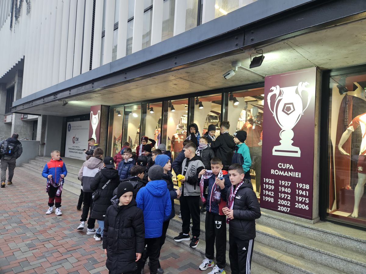 Micii suporteri sunt pregătiți de Rapid - Universitatea Craiova