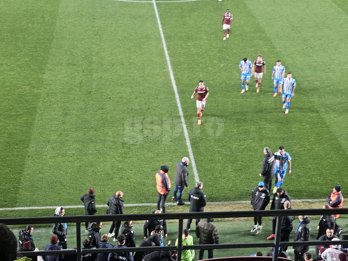 Marius Șumudică, nervos la pauza meciului Rapid - Universitatea Craiova