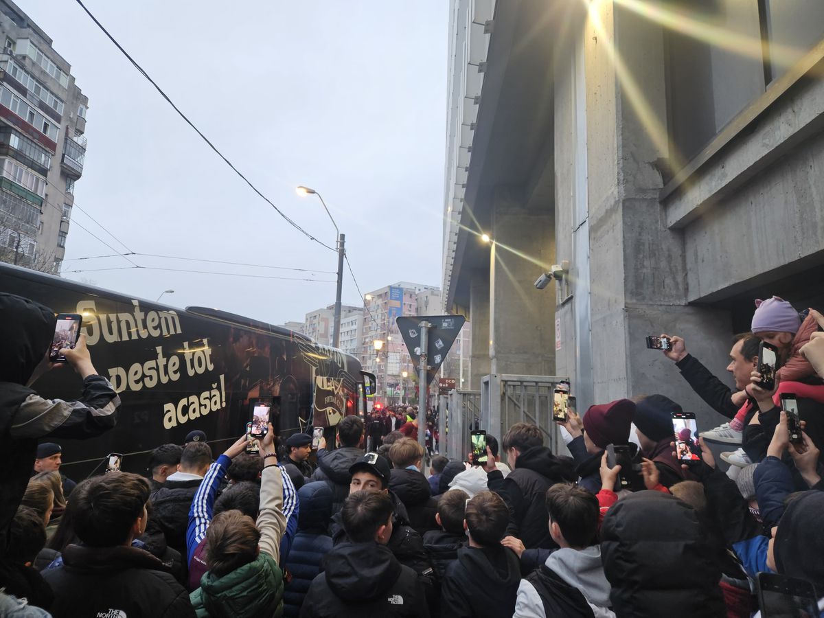 Micii suporteri sunt pregătiți de Rapid - Universitatea Craiova