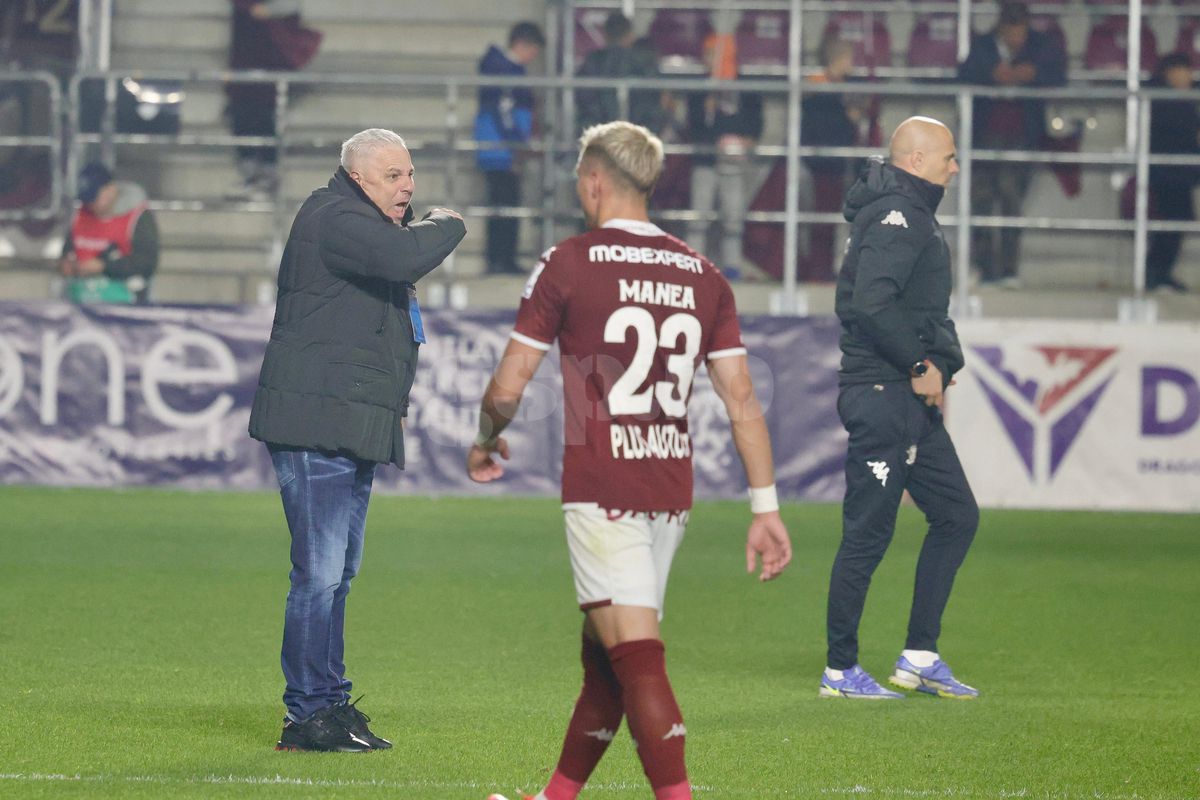 Marius Șumudică, un car de nervi la pauza meciului Rapid - Craiova: s-a certat cu propriii elevi, cu arbitrul și cu staff-ul adversarei