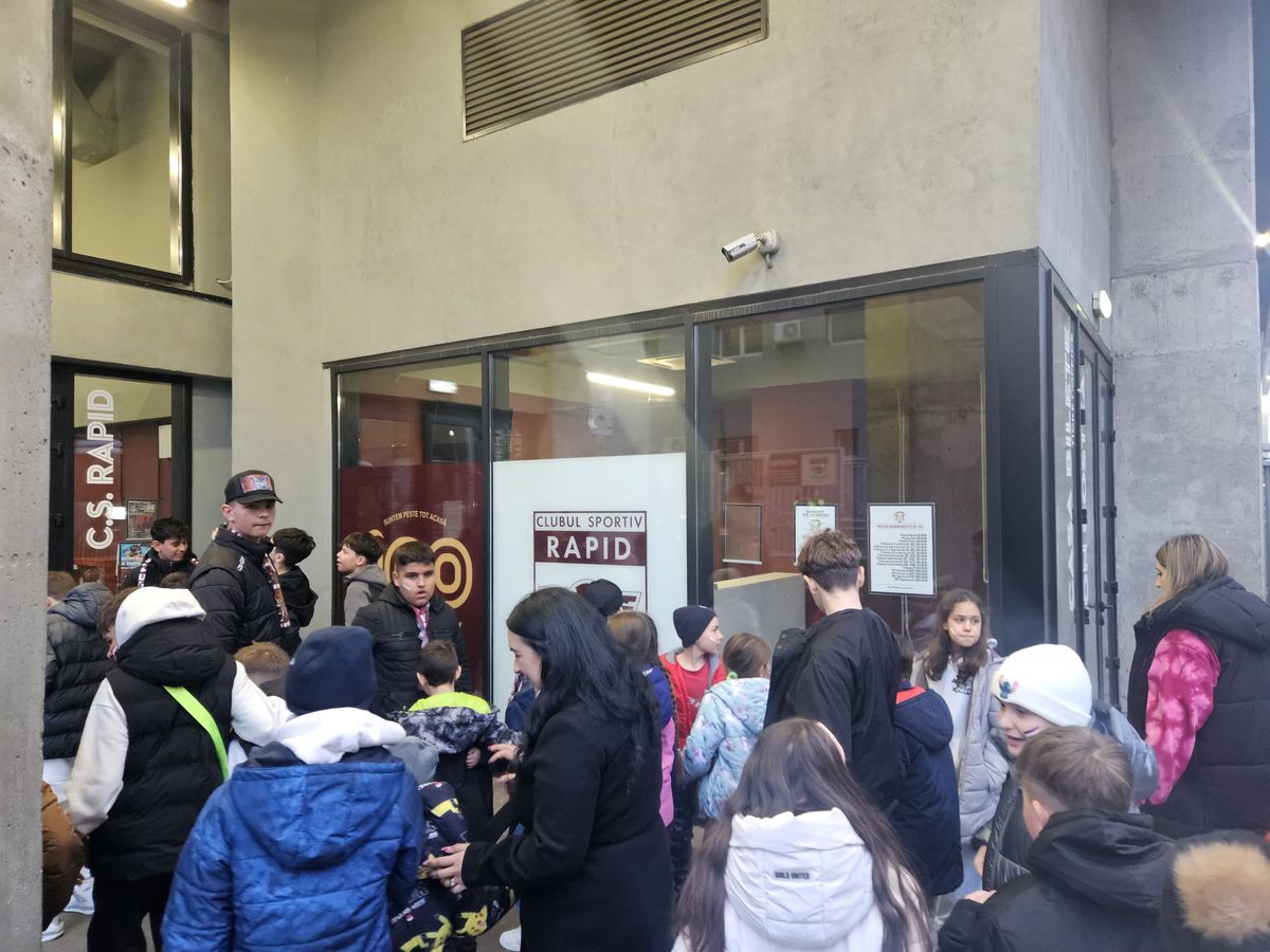 Micii suporteri sunt pregătiți de Rapid - Universitatea Craiova