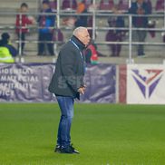 Marius Șumudică, nervos la pauza meciului Rapid - Universitatea Craiova