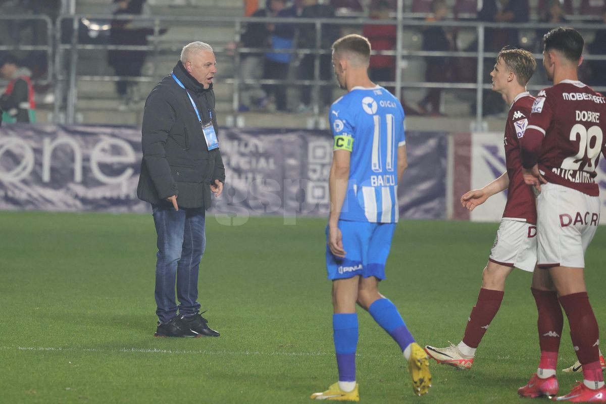 Marius Șumudică, un car de nervi la pauza meciului Rapid - Craiova: s-a certat cu propriii elevi, cu arbitrul și cu staff-ul adversarei