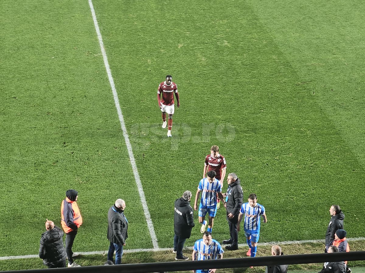 Marius Șumudică, un car de nervi la pauza meciului Rapid - Craiova: s-a certat cu propriii elevi, cu arbitrul și cu staff-ul adversarei