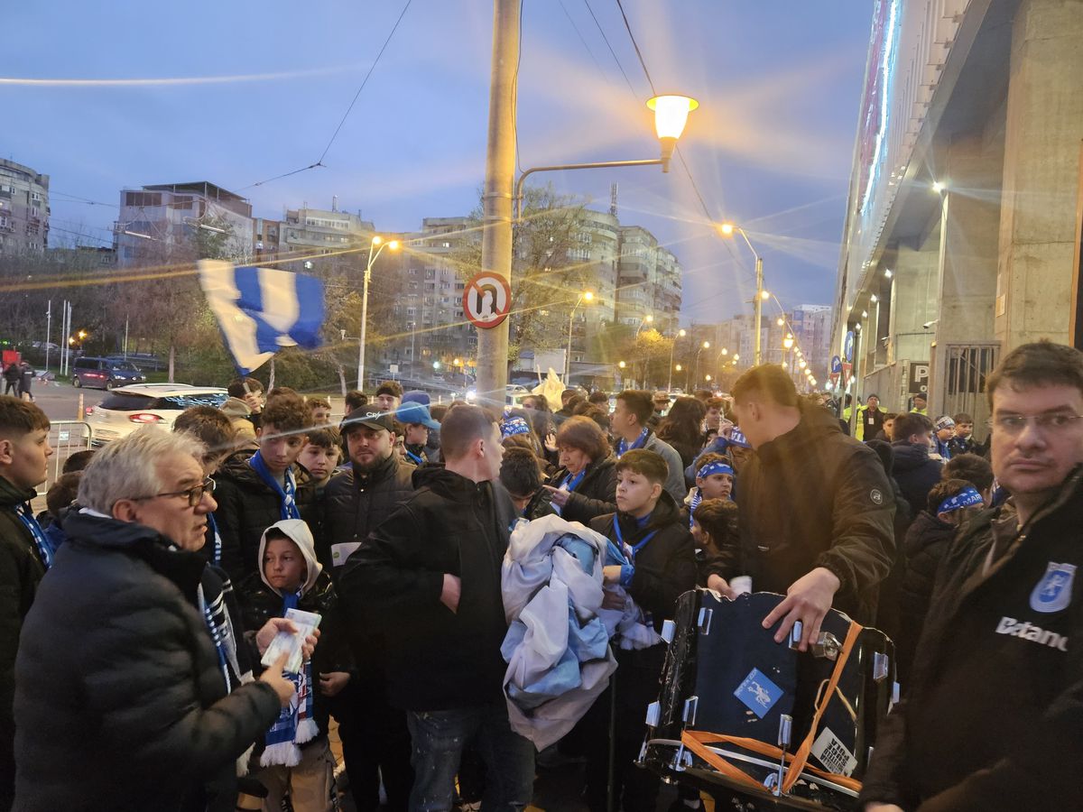 Micii suporteri sunt pregătiți de Rapid - Universitatea Craiova